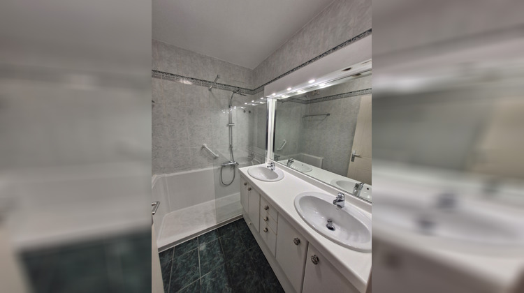 Ma-Cabane - Vente Appartement Bron, 100 m²