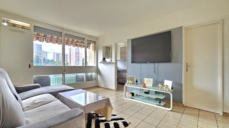 Ma-Cabane - Vente Appartement BRON, 61 m²