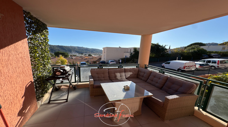 Ma-Cabane - Vente Appartement Carros, 77 m²