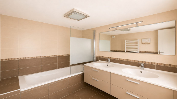 Ma-Cabane - Vente Appartement Cessy, 81 m²