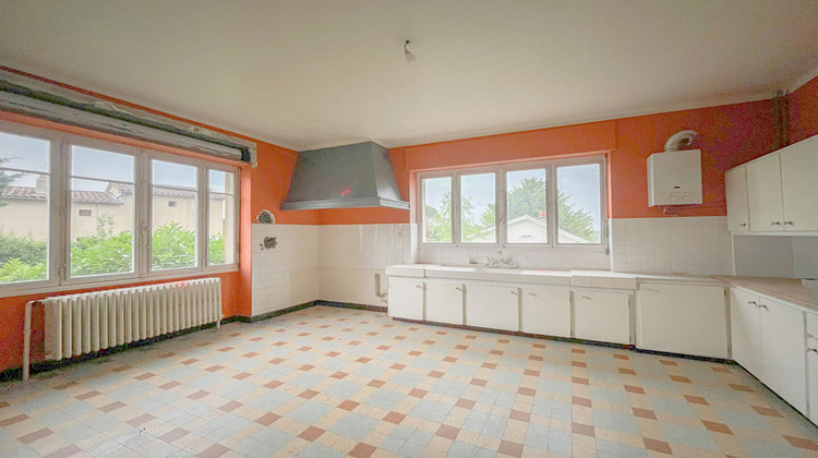 Ma-Cabane - Vente Appartement CHARBONNIERES-LES-BAINS, 114 m²
