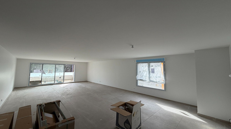 Ma-Cabane - Vente Appartement CHARBONNIERES-LES-BAINS, 106 m²