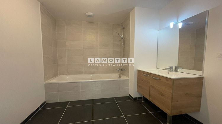 Ma-Cabane - Vente Appartement CHEVAIGNE, 71 m²