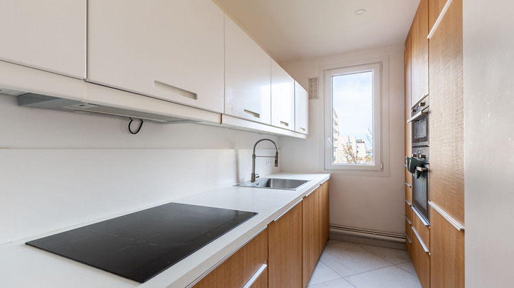 Ma-Cabane - Vente Appartement COURBEVOIE, 61 m²