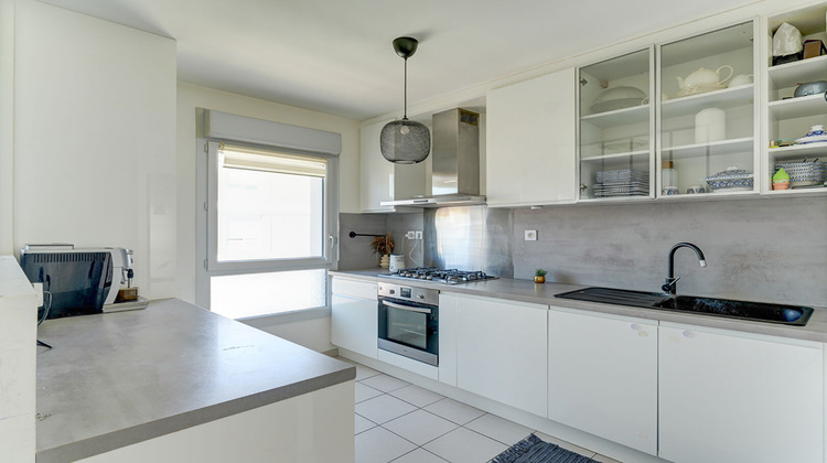 Ma-Cabane - Vente Appartement DECINES-CHARPIEU, 63 m²