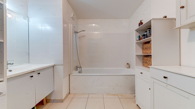 Ma-Cabane - Vente Appartement DECINES-CHARPIEU, 63 m²