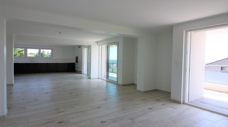 Ma-Cabane - Vente Appartement DIVONNE-LES-BAINS, 93 m²