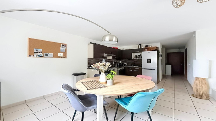 Ma-Cabane - Vente Appartement ETREMBIERES, 68 m²