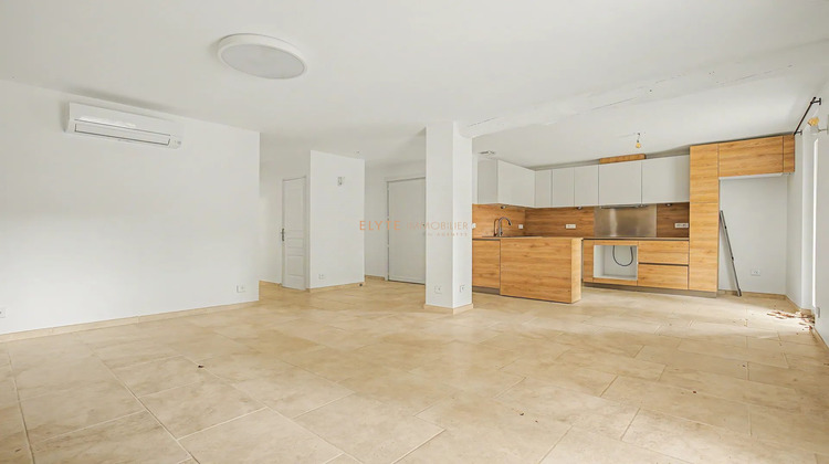 Ma-Cabane - Vente Appartement Eyguières, 65 m²