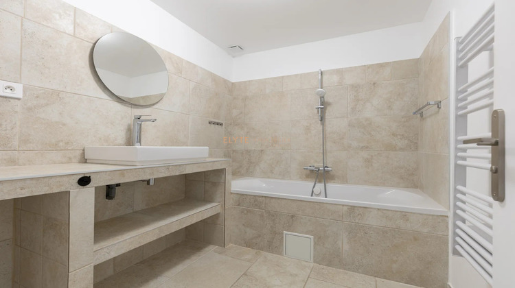 Ma-Cabane - Vente Appartement Eyguières, 65 m²