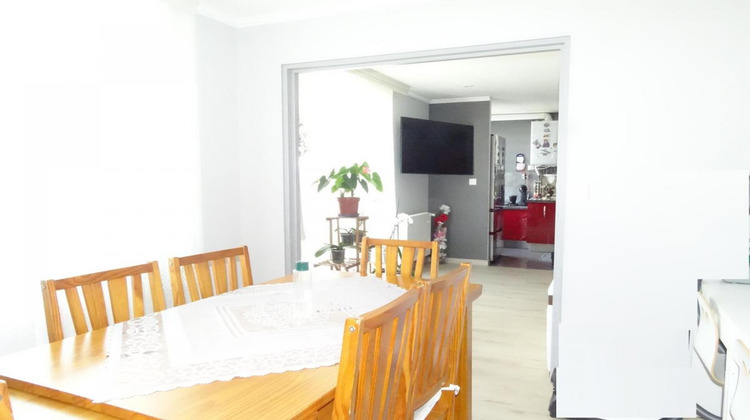 Ma-Cabane - Vente Appartement FOUGERES, 90 m²