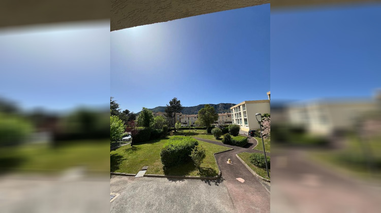 Ma-Cabane - Vente Appartement GUILHERAND GRANGES, 93 m²