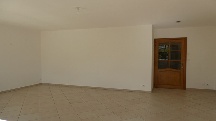 Ma-Cabane - Vente Appartement LA CHAPELLE-DES-FOUGERETZ, 75 m²