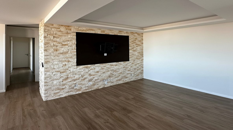 Ma-Cabane - Vente Appartement La Madeleine, 73 m²