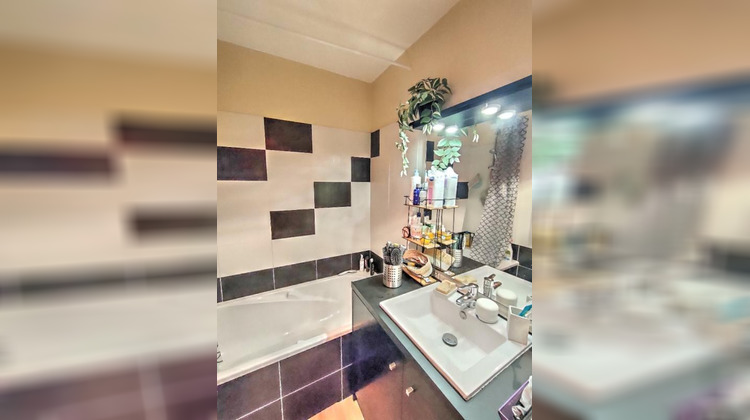 Ma-Cabane - Vente Appartement LA ROQUEBRUSSANNE, 44 m²