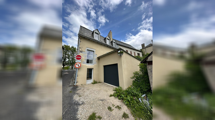 Ma-Cabane - Vente Appartement LAGUIOLE, 98 m²