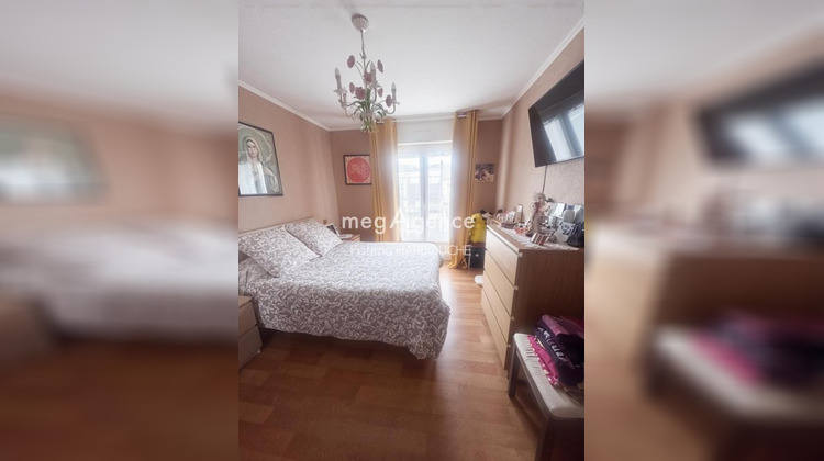 Ma-Cabane - Vente Appartement LE CHAMBON FEUGEROLLES, 63 m²