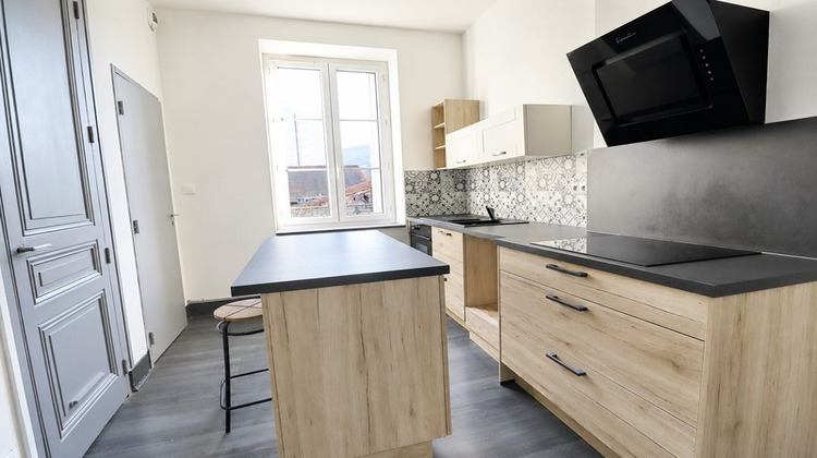 Ma-Cabane - Vente Appartement LE CHAMBON FEUGEROLLES, 85 m²