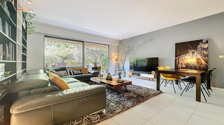 Ma-Cabane - Vente Appartement Le Mesnil-le-Roi, 65 m²
