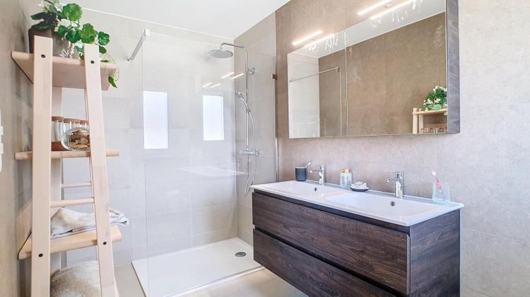 Ma-Cabane - Vente Appartement LYON 8, 63 m²