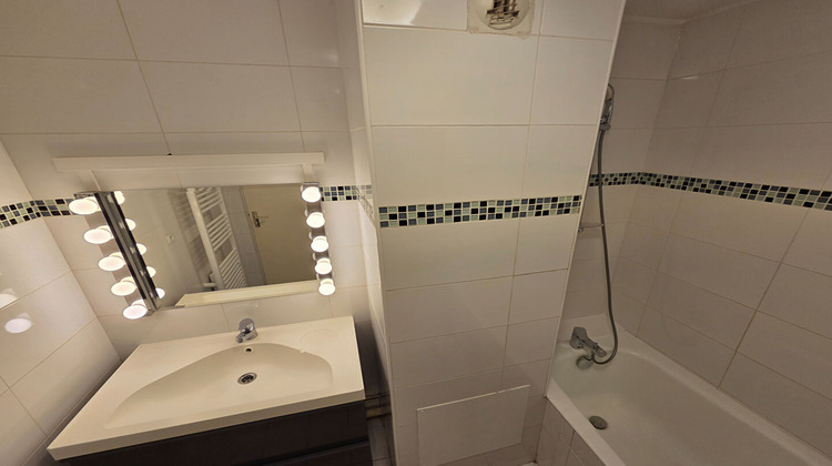 Ma-Cabane - Vente Appartement LYON 8, 70 m²