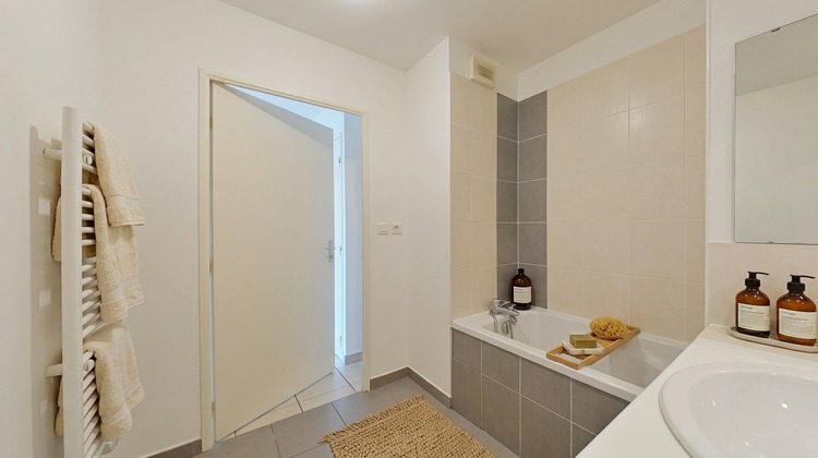 Ma-Cabane - Vente Appartement MEYZIEU, 63 m²
