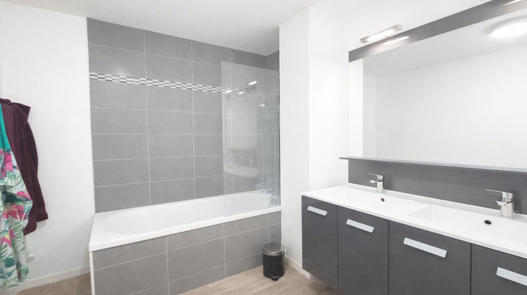 Ma-Cabane - Vente Appartement MIGNALOUX-BEAUVOIR, 68 m²