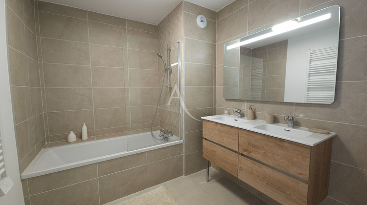 Ma-Cabane - Vente Appartement NIMES, 67 m²