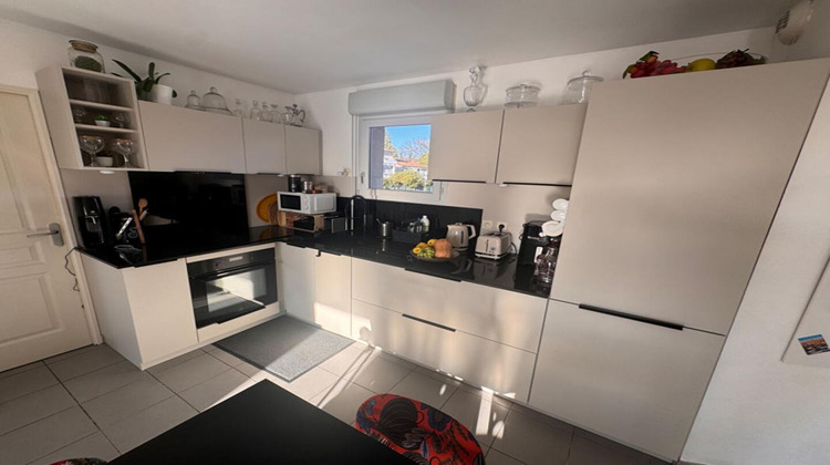 Ma-Cabane - Vente Appartement PELISSANNE, 61 m²