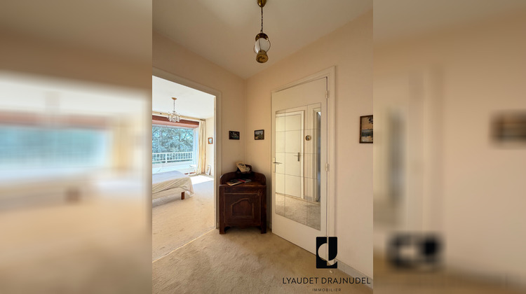 Ma-Cabane - Vente Appartement RIORGES, 123 m²