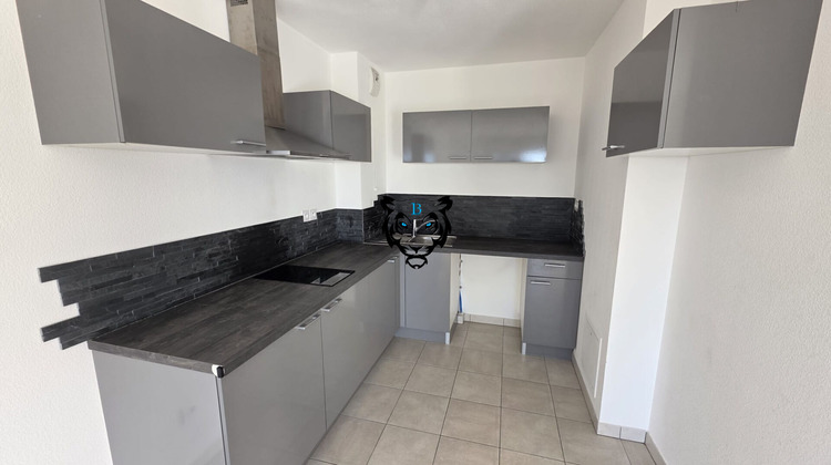 Ma-Cabane - Vente Appartement ROQUEBRUNE-SUR-ARGENS, 40 m²