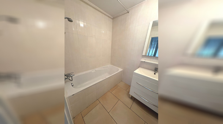 Ma-Cabane - Vente Appartement Saint-Étienne-de-Saint-Geoirs, 70 m²