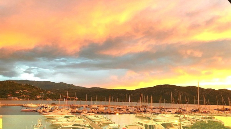 Ma-Cabane - Vente Appartement Saint-Florent, 130 m²