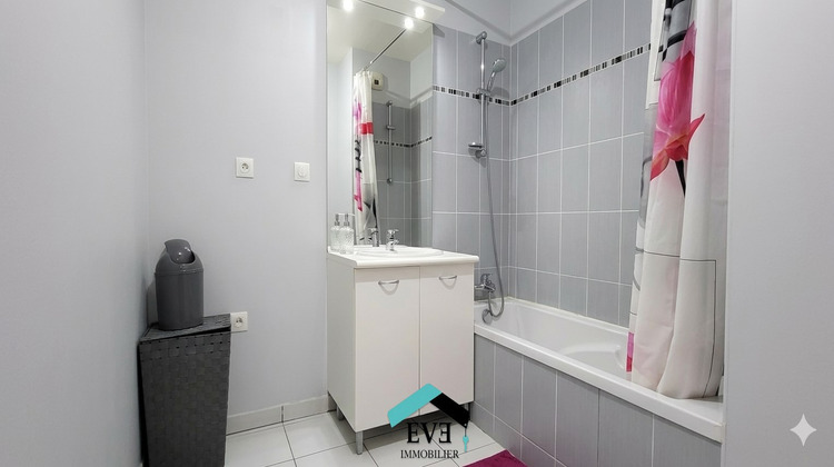 Ma-Cabane - Vente Appartement SAINT-FONS, 63 m²
