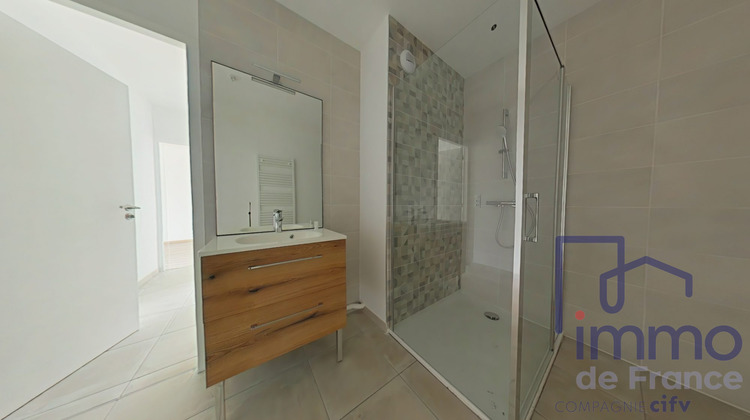 Ma-Cabane - Vente Appartement Saint-Genest-Lerpt, 65 m²