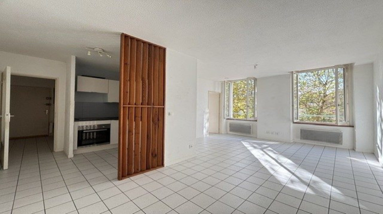 Ma-Cabane - Vente Appartement Saint-Genest-Lerpt, 37 m²
