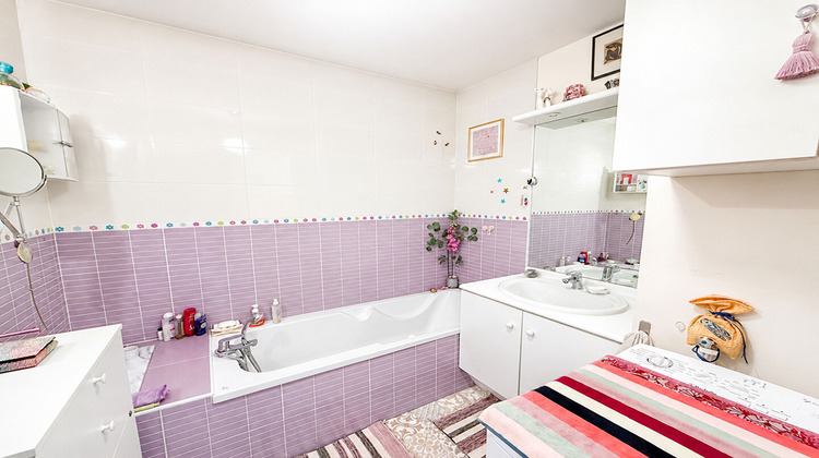 Ma-Cabane - Vente Appartement SAINT-GENIS-LES-OLLIERES, 83 m²