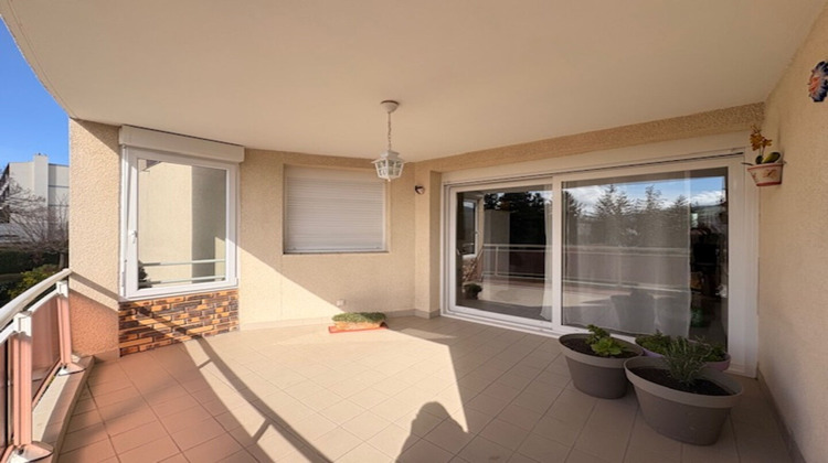 Ma-Cabane - Vente Appartement SAINT-JEAN-BONNEFONDS, 64 m²