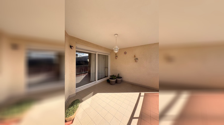 Ma-Cabane - Vente Appartement SAINT-JEAN-BONNEFONDS, 64 m²