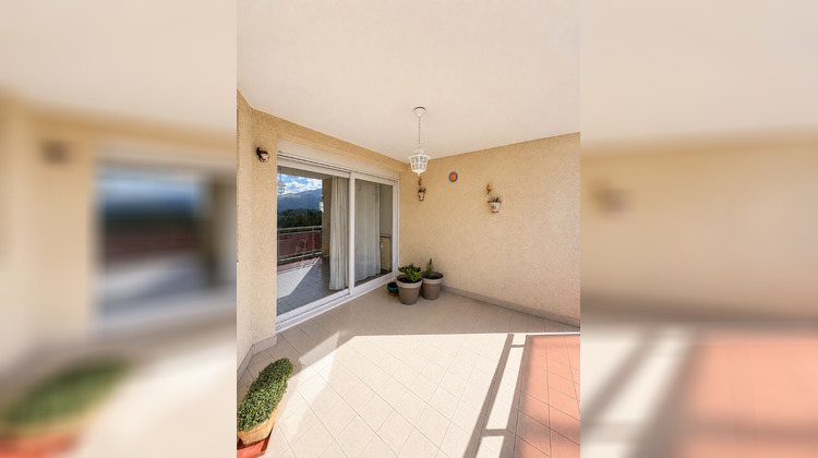 Ma-Cabane - Vente Appartement SAINT-JEAN-BONNEFONDS, 64 m²