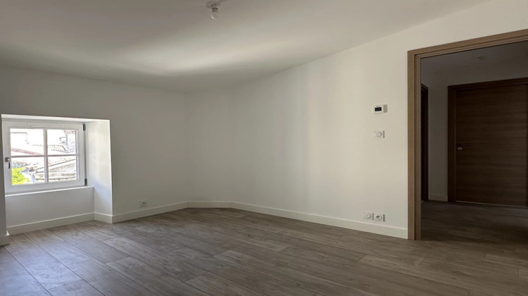 Ma-Cabane - Vente Appartement Saint-Jean-d'Angély, 62 m²