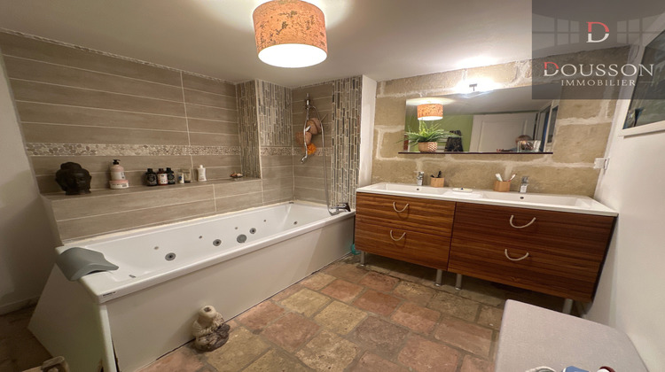 Ma-Cabane - Vente Appartement Saint-Laurent-d'Aigouze, 120 m²