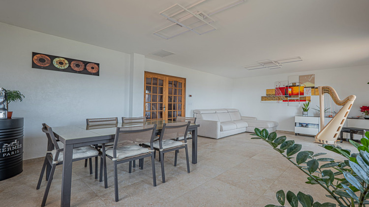 Ma-Cabane - Vente Appartement Saint-Laurent-du-Var, 165 m²