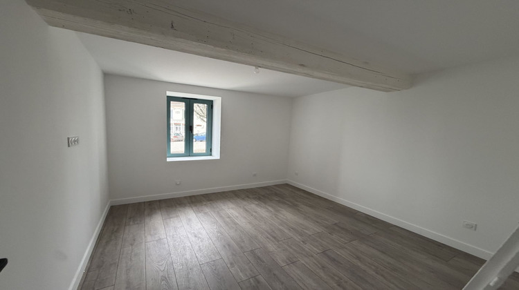 Ma-Cabane - Vente Appartement SAINT PAUL DE VARAX, 79 m²