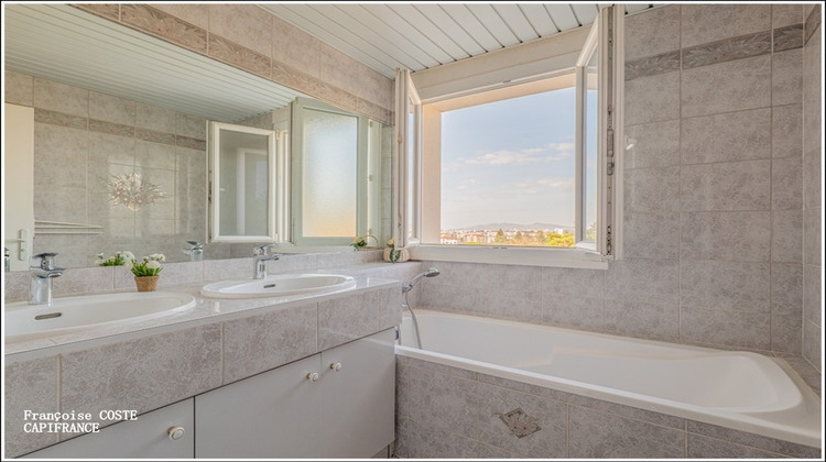 Ma-Cabane - Vente Appartement SAINTE FOY LES LYON, 97 m²