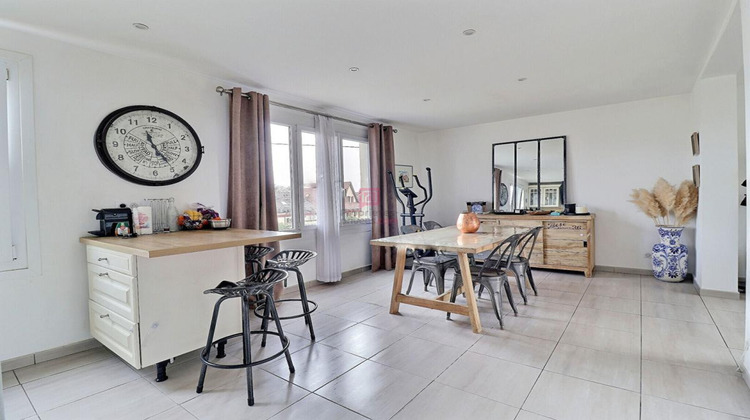 Ma-Cabane - Vente Appartement SAINTE GENEVIEVE DES BOIS, 61 m²