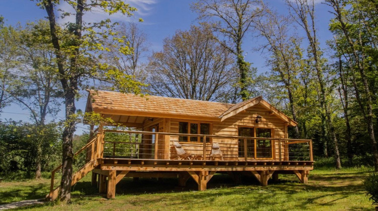 Ma-Cabane - Vente Appartement SAINTE-NATHALENE, 370 m²