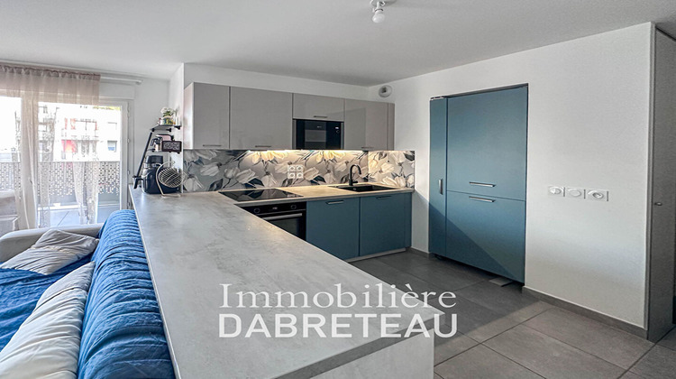 Ma-Cabane - Vente Appartement VAULX-EN-VELIN, 75 m²