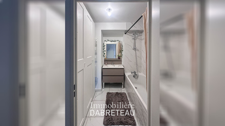 Ma-Cabane - Vente Appartement VAULX-EN-VELIN, 75 m²
