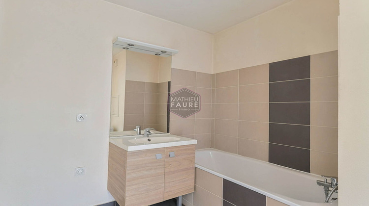 Ma-Cabane - Vente Appartement VENISSIEUX, 38 m²